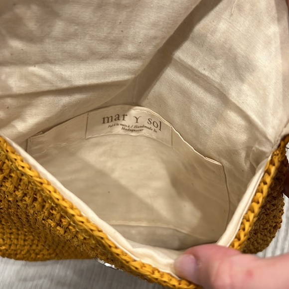 🌞 Mustard Gold Yellow Straw Clutch 🌞 - Picture 5 of 6